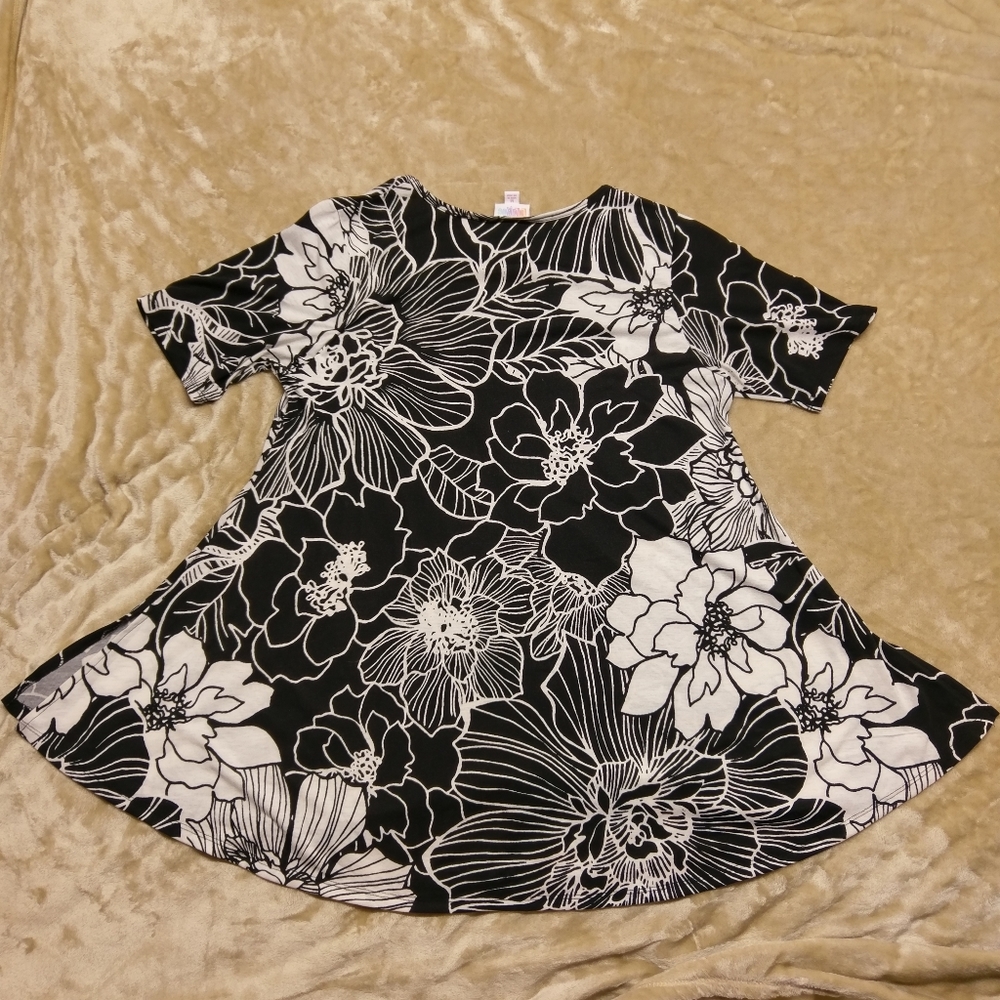 🌺LulaRoe Black/White Floral Design Perfect - Picture 2 of 7